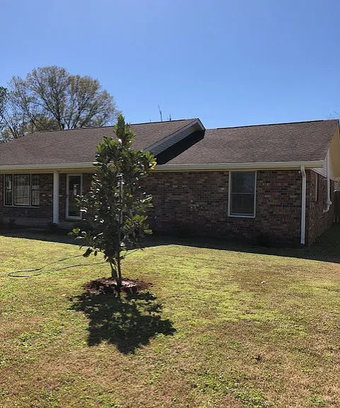 2202 Harding Ave — Photo 2