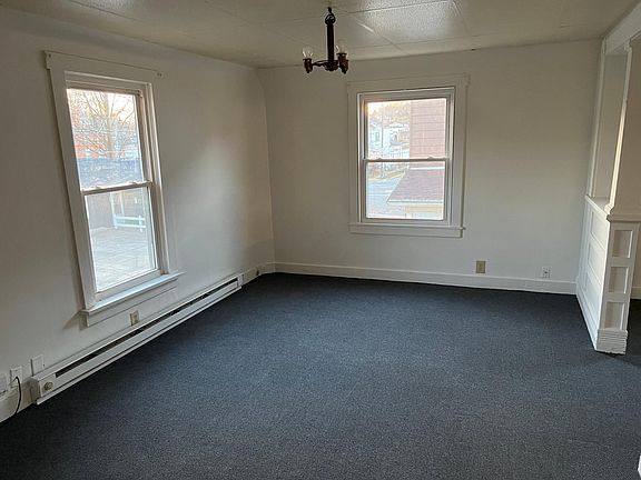 2nd image of 210 Lane St #1/2