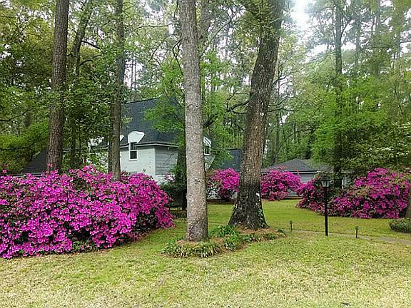 3rd image of 2626 Royal Circle Dr