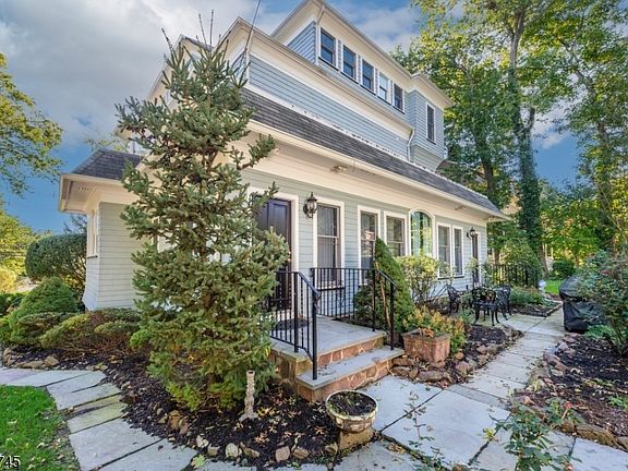 4th image of 374 Park St #2