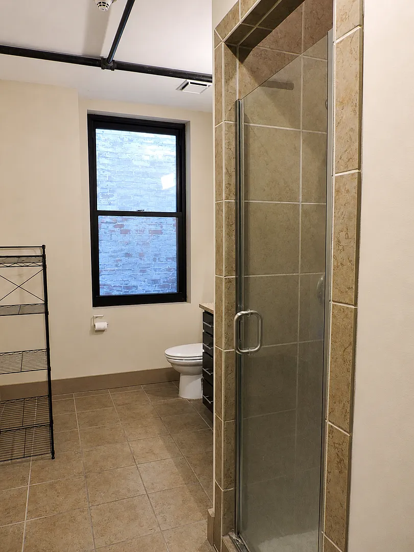 641 Walnut St Apartments — Photo 3