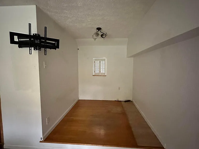 385 Riverside Dr — Photo 20