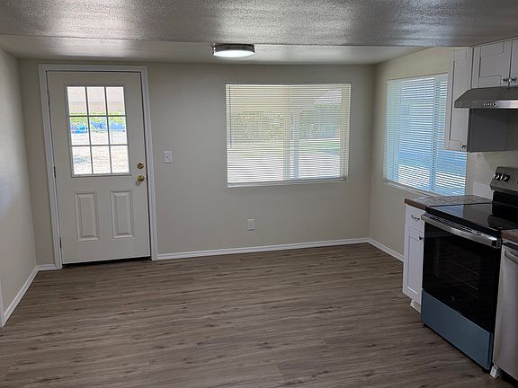 3rd image of 3844 Fisher Rd NE