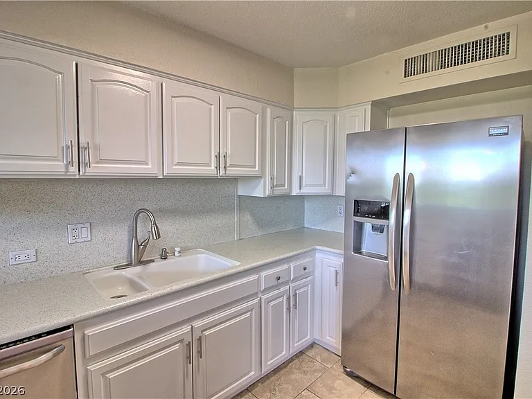 3111 Bel Air Dr #8E — Photo 21