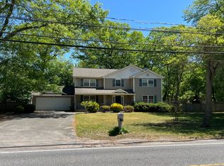 670 College Rd, Farmingville, NY 11738