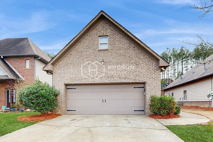 1064 Springfield Dr