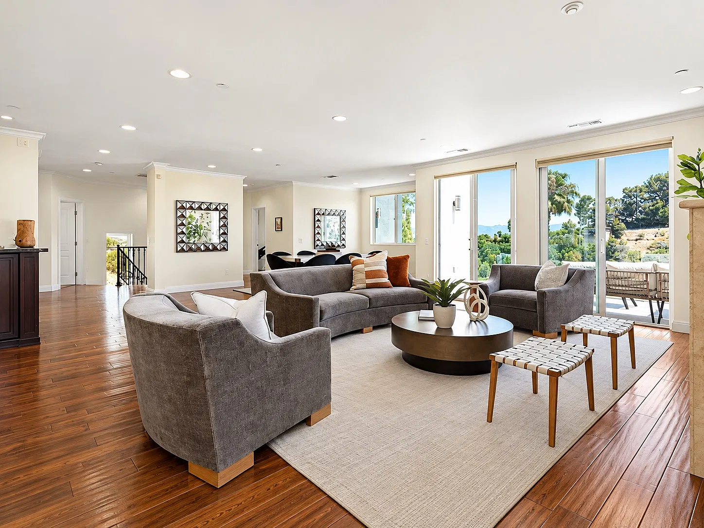 5 bed, 4.5 bath, 4540 sqft, $11,500 — Photo 3