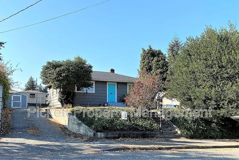 2 bed, 1.0 bath, 928 sqft, $1,800 — Photo 2