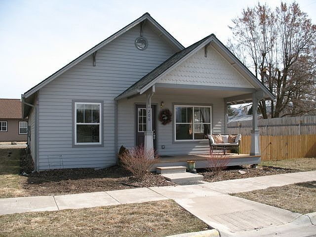 1st image of 206 Bentley Park Pl