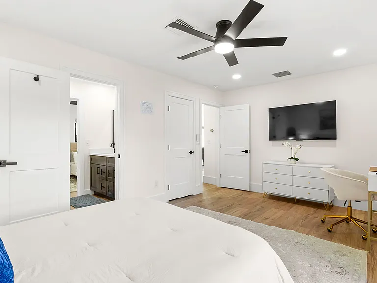 3540 NE 28th Ave — Photo 32