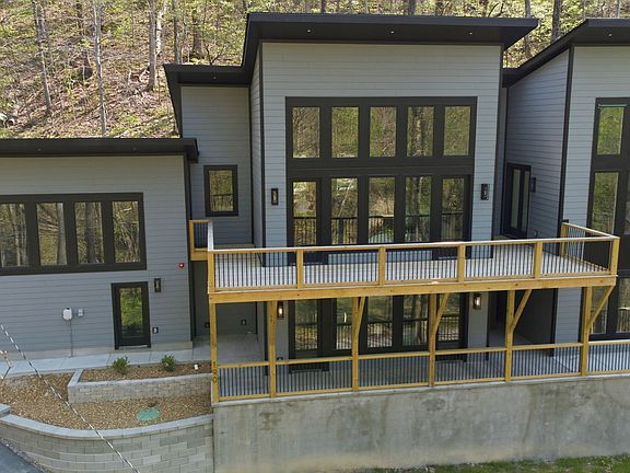 2nd image of 190 Cove St