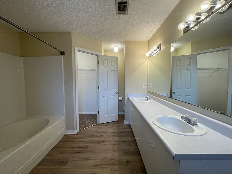 240 Westview Dr — Photo 7