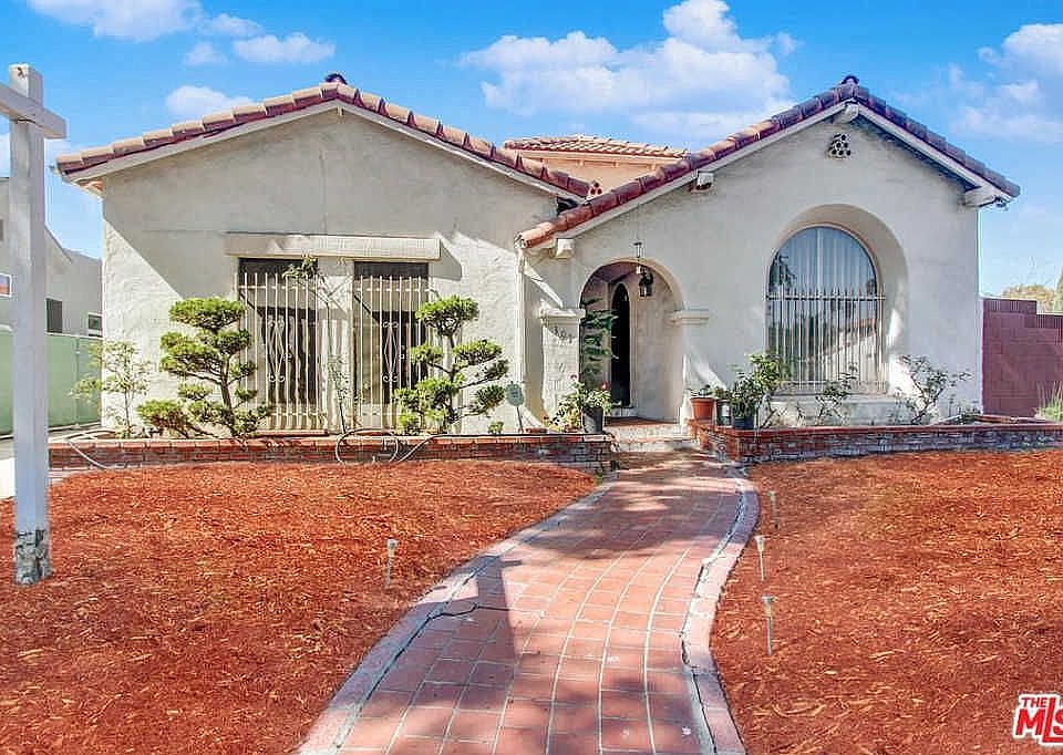 1st image of 301 S Citrus Ave