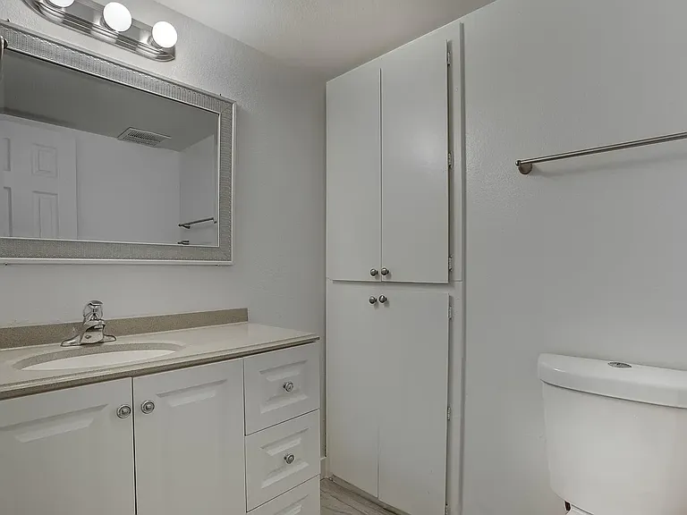 1527 W Hazelwood St — Photo 14