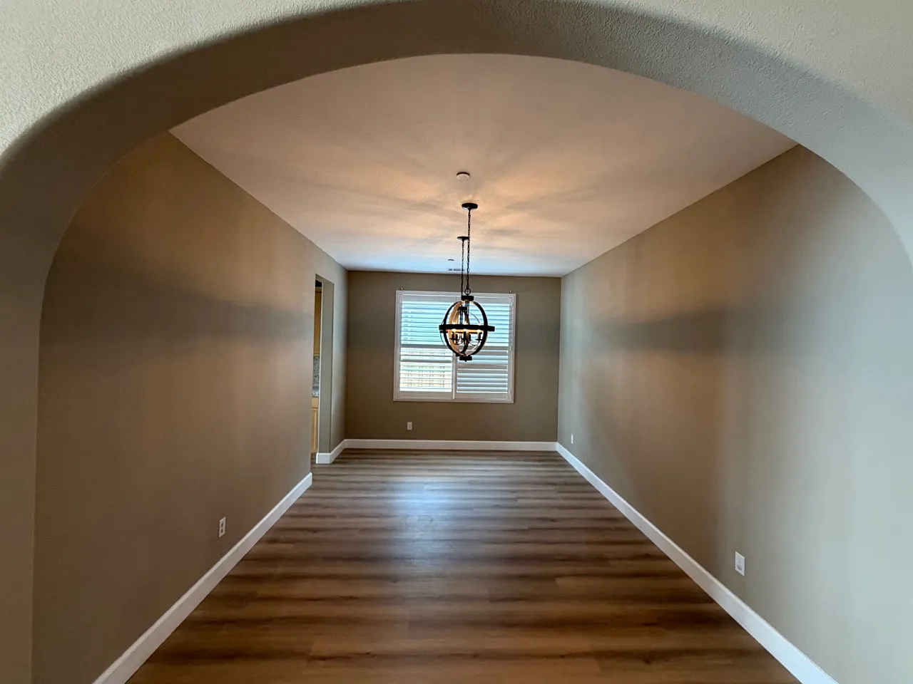 3 bed, 2.5 bath, 2732 sqft, $3,300 — Photo 3