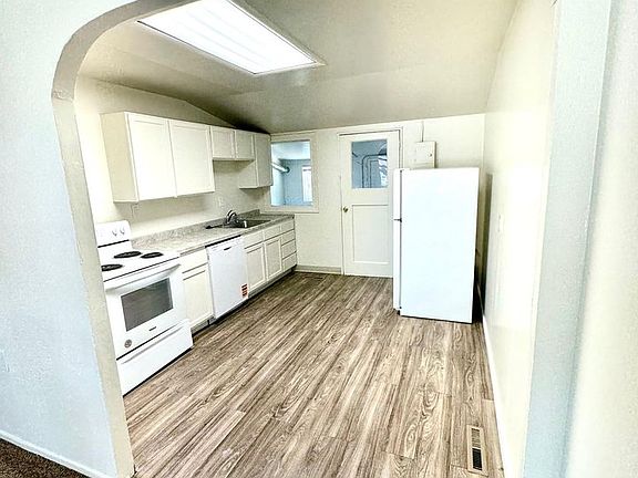 4th image of 413 16th Ave Ct
