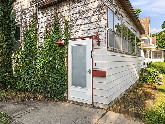 4th image of 111 W Delaware St