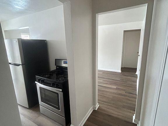 3rd image of 2616 Newport Ave APT 1