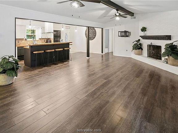5th image of 22 Hawaii Ln