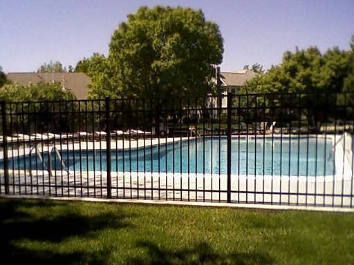 4th image of 215 Green Knoll Ln