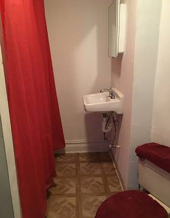 5th image of 823 N Monroe St APT 1