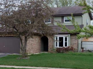 1090 Long Grove Dr, Aurora, IL 60504