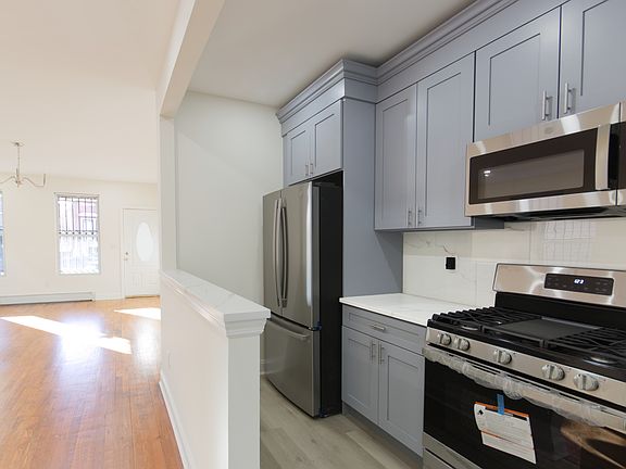 4th image of 579 Logan St Floor 1