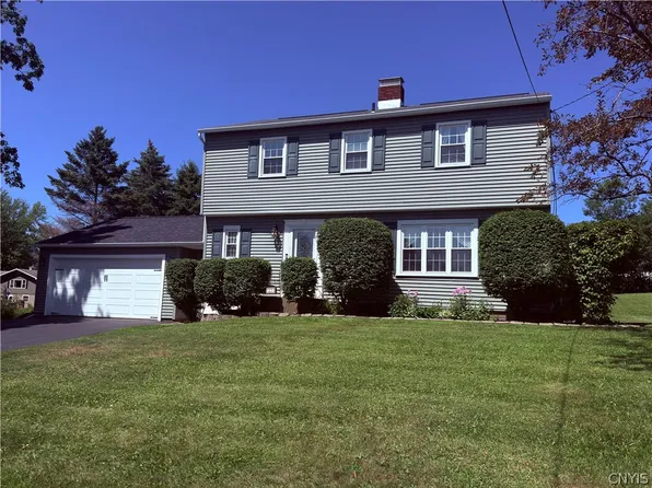 22 McCracken Dr, Oswego, NY 13126