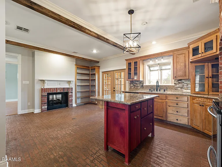 300 Oak Hollow Dr — Photo 11