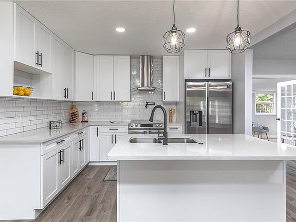 5th image of 4827 Alcazar Way S
