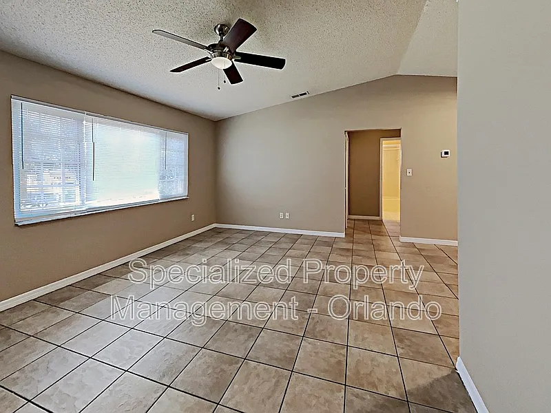 3 bed, 2.0 bath, 1212 sqft, $2,100 — Photo 3