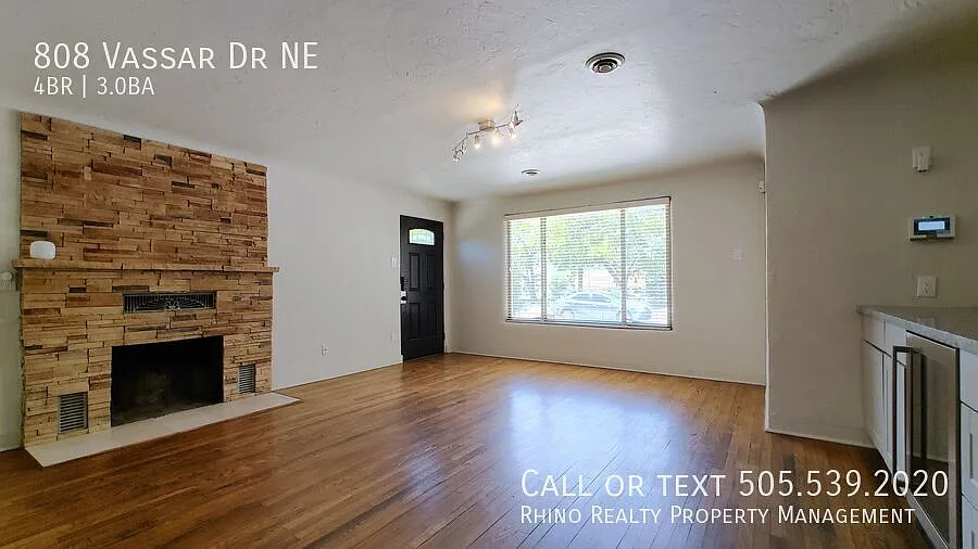 Charming 4 Bed 3 Bath Home Near UNM! — Photo 2