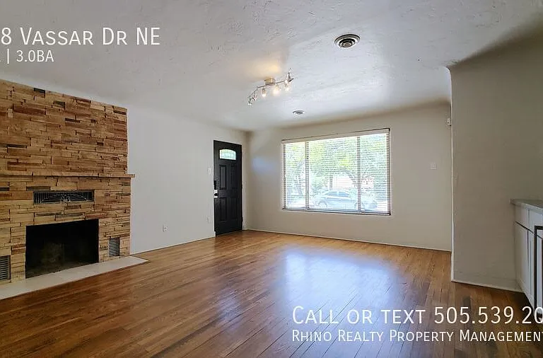 808 Vassar Dr NE — Photo 2