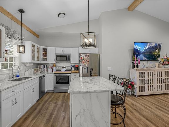 5th image of 28 Vanessa Rae Ln