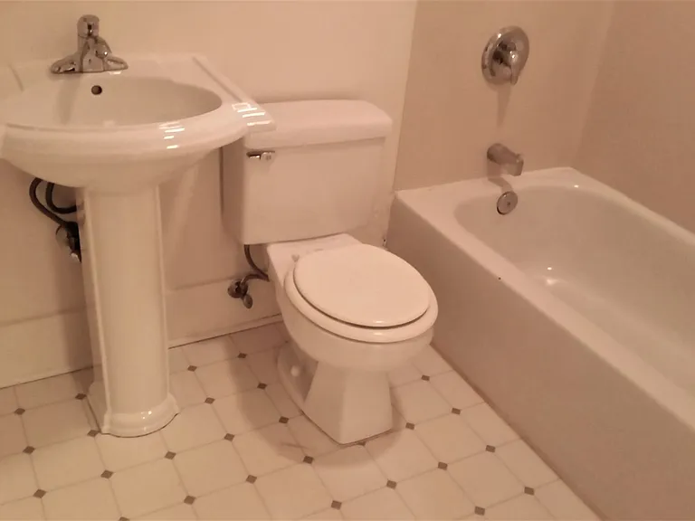 Roxbury Apartments — Photo 10