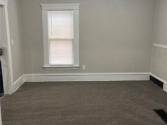 4th image of 11121 La Rose Ave