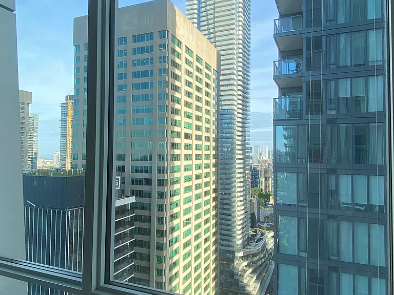 1 Yorkville Ave #2811 — Photo 10