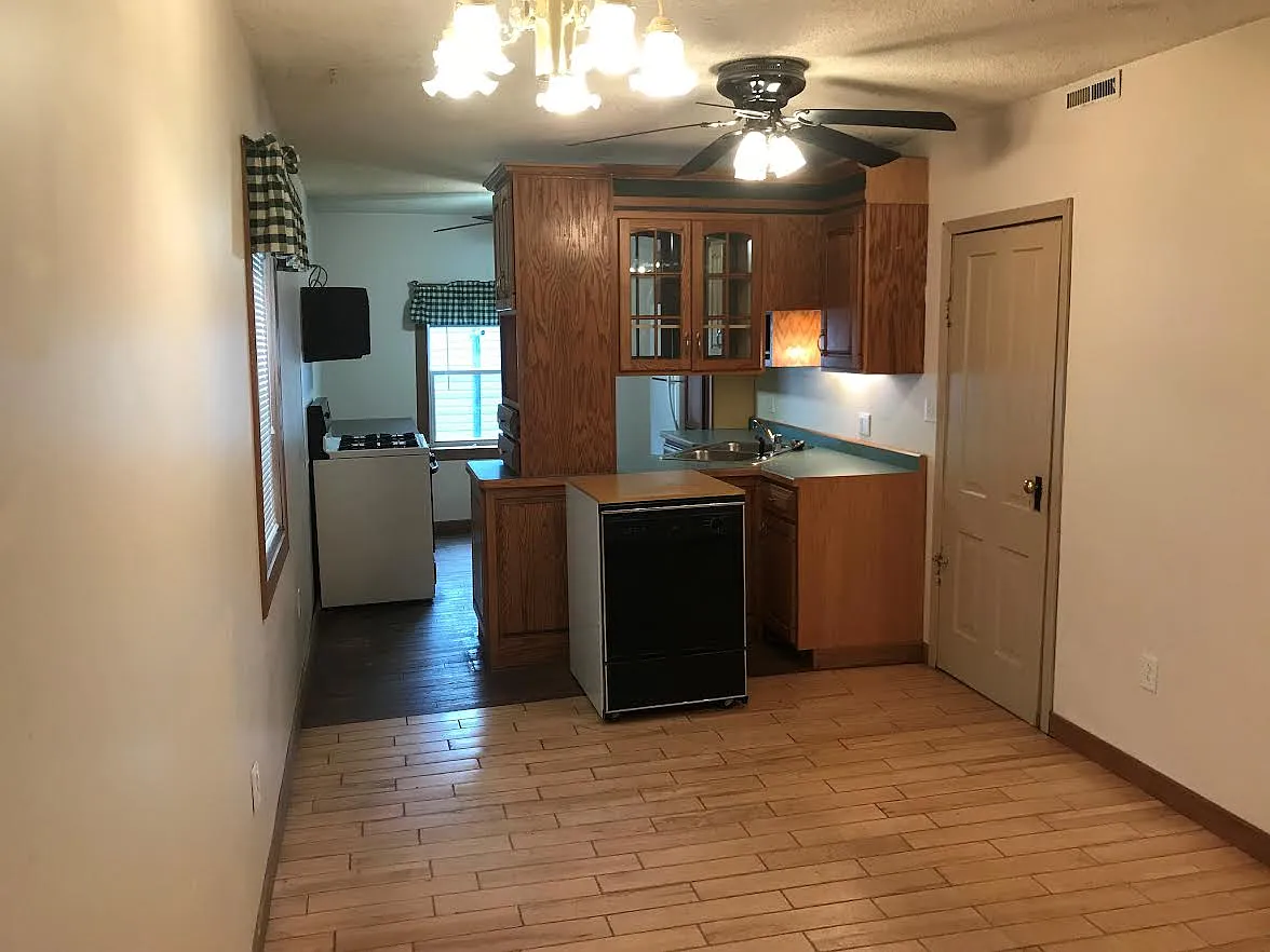 4 bed, 2000 sqft, $1,650 — Photo 3