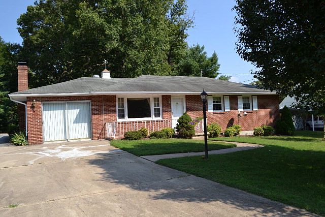 1st image of 152 Parkway Dr