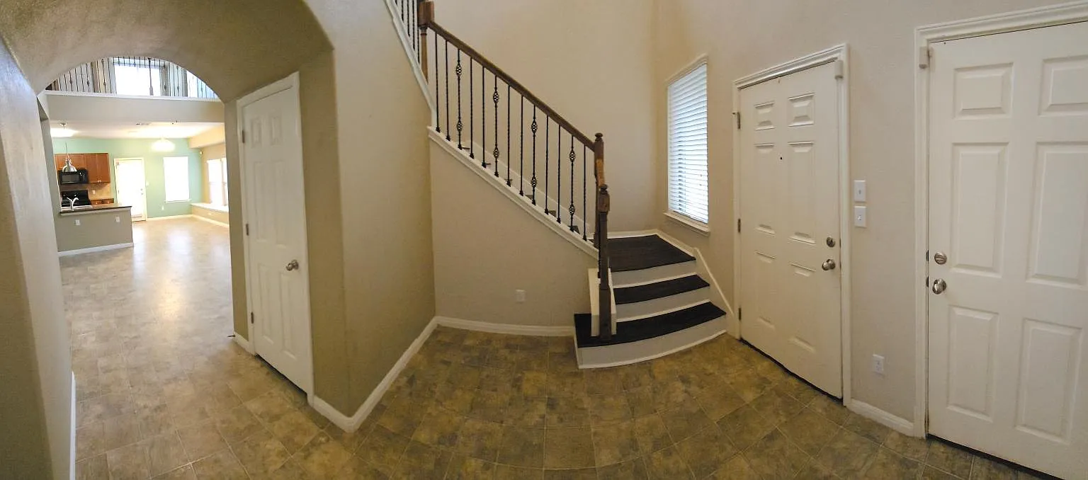 3 bed, 2.5 bath, 1682 sqft, $2,150 — Photo 4