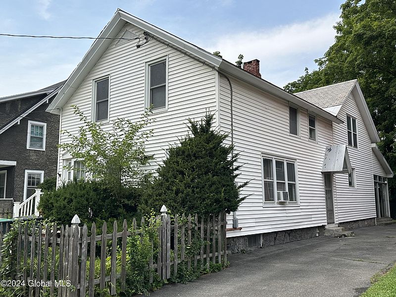 2nd image of 8 Hunter Street