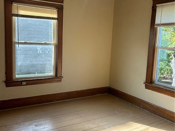 4th image of 634 Fairmont Ave