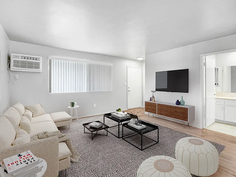 Sherman Plaza Apartments — Photo 8