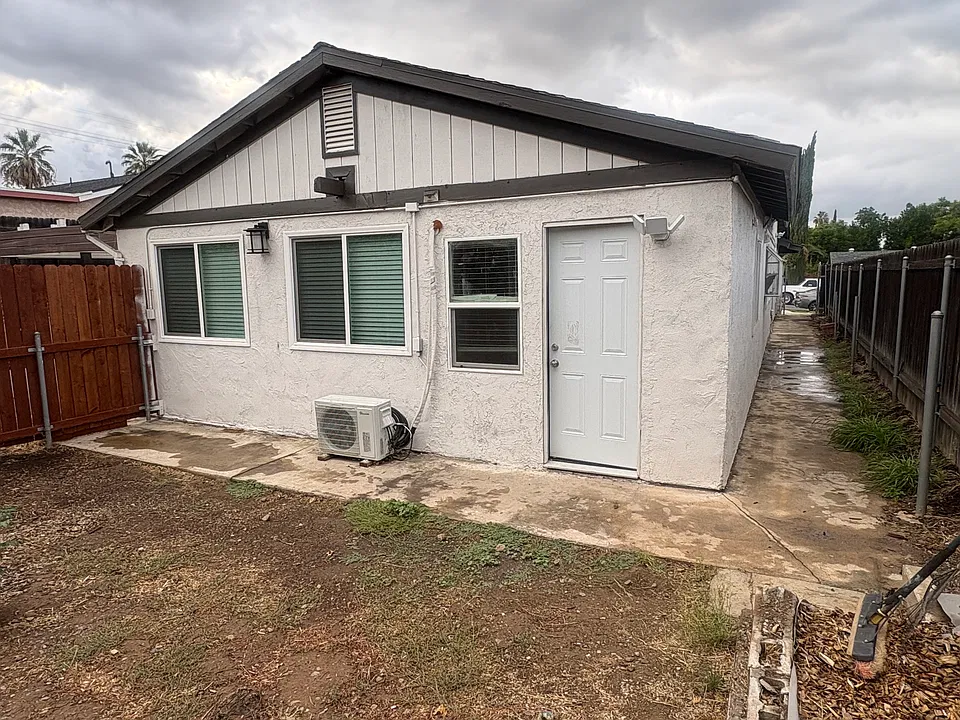 932 Redwood Ct #2