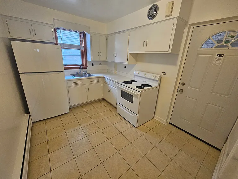 2725-27 Central St #2N — Photo 9