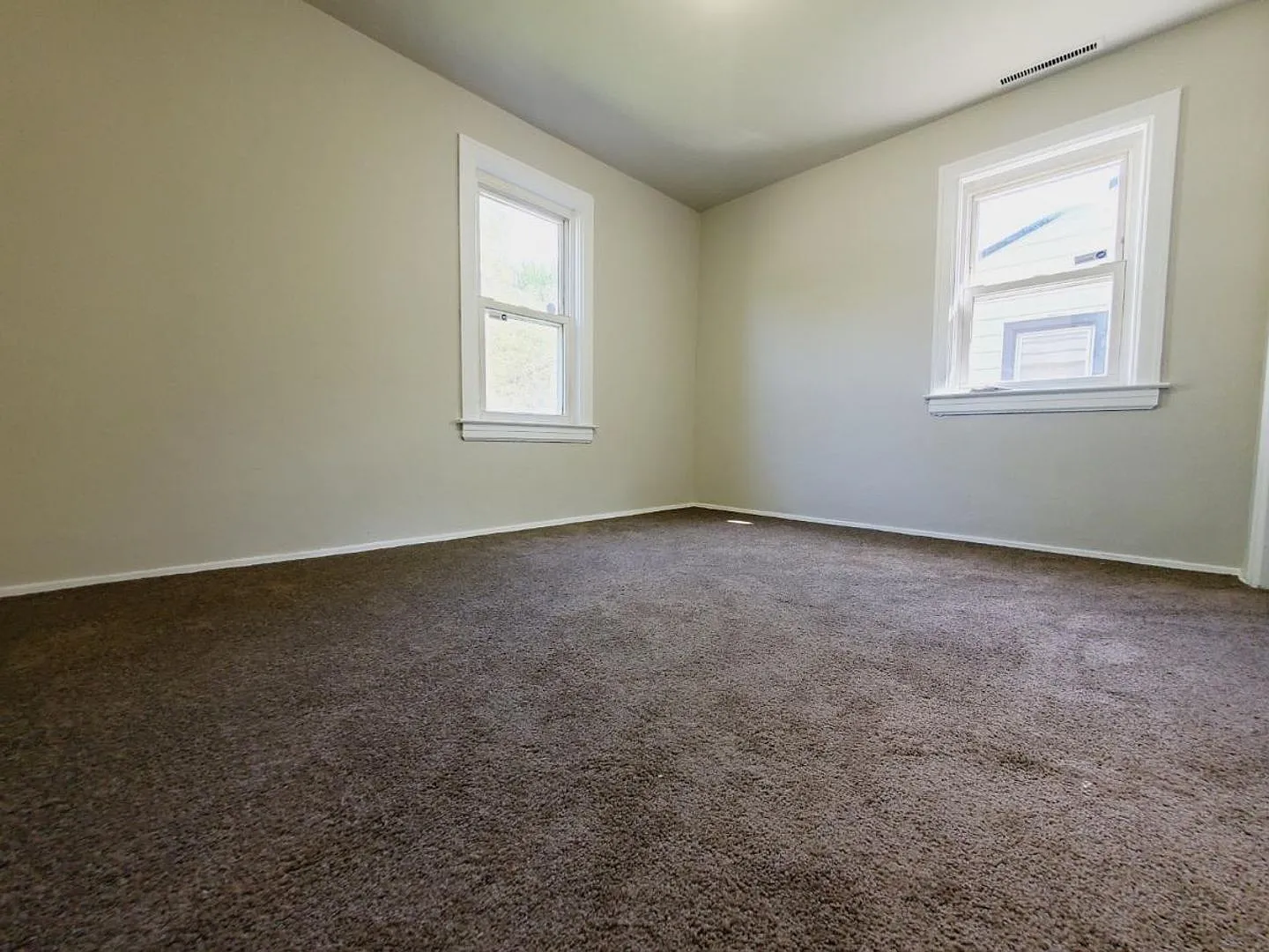 2 Bedroom In Gary — Photo 4