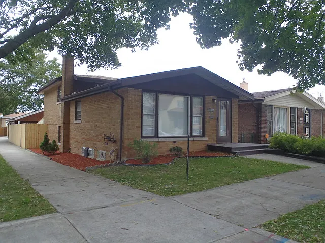 10501 S Avenue F photo 1
