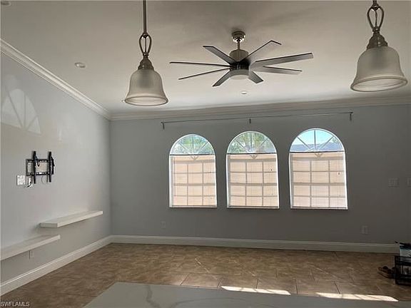 2nd image of 907 NE 10th Ln