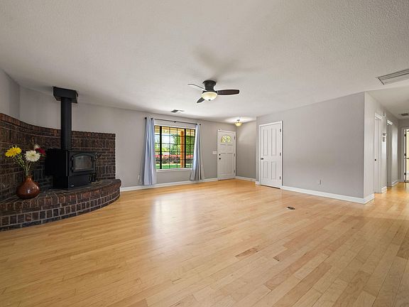 2nd image of 19702 Midland Dr