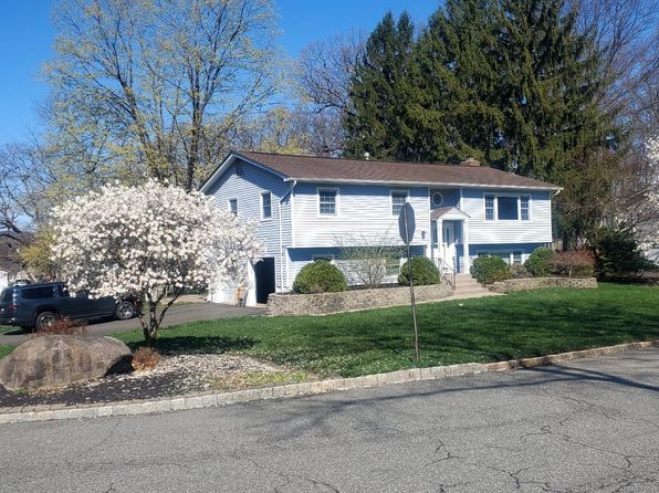 64 Maplewood Blvd, Suffern, NY 10901